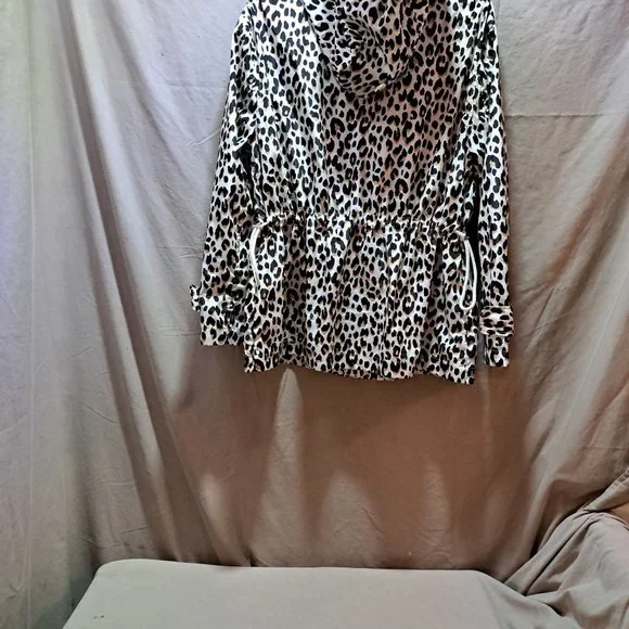 Woman's Spring Leopard Print Jacket - Picture 6 of 6